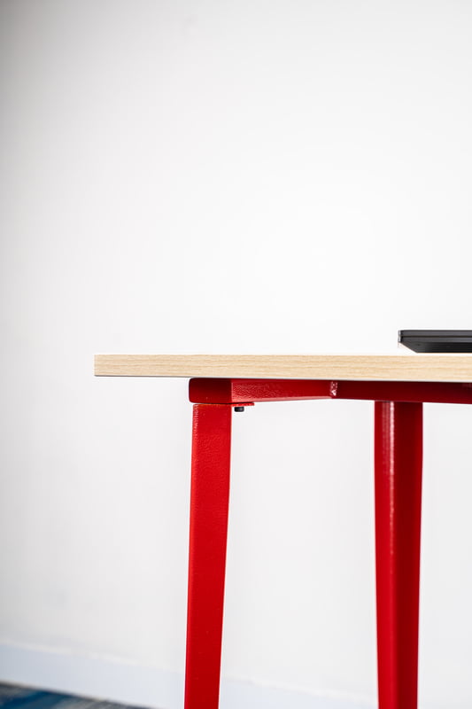 iWorKs LIVE IWT612 Table
