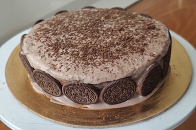 Wheat Banana Cake with Oreo Cream Topping