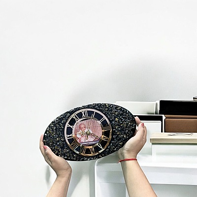Oval Photoframe with clock Oval Photoframe with clock