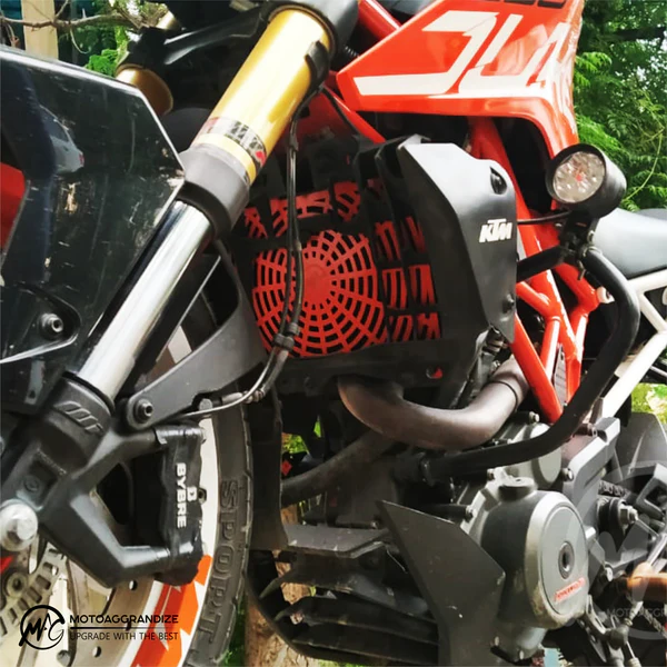 Motoaggrandize Radiator Guard for KTM Duke 200/390 & KTM RC 390 200/390 (Gen 1 & 2) Motoaggrandize Radiator Guard for KTM Duke 200/390 & KTM RC 390 200/390 (Gen 1 & 2)
