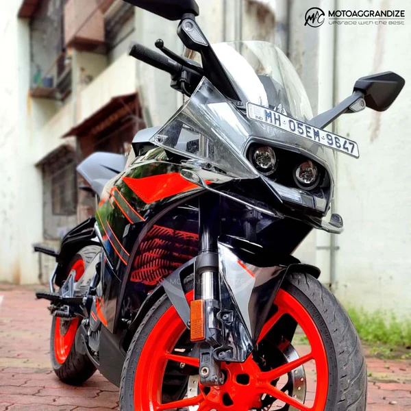Motoaggrandize Radiator Guard for KTM Duke 200/390 & KTM RC 390 200/390 (Gen 1 & 2) Motoaggrandize Radiator Guard for KTM Duke 200/390 & KTM RC 390 200/390 (Gen 1 & 2)